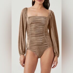 EUC ASTR The Label Ruched Long Sleeve Square Neck Brown Metallic Body Suit XS